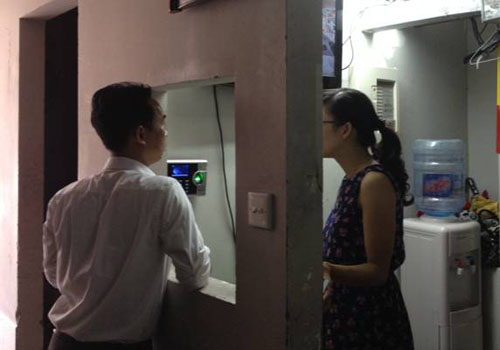 Đơn vị lắp đặt máy chấm công uy tín cho doanh nghiệp Anh%20may%20cham%20cong_1456107085