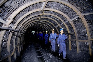 Cấp thẻ RFID cho mỗi nhân viên vào làm việc trong hầm mỏ