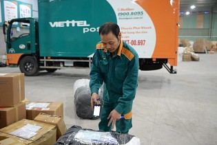 Chuyển phát nhanh dùng máy đọc gì là tốt