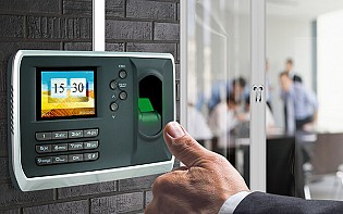 Mua máy chấm công ở đâu chất lượng và giá tốt nhất